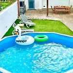2 Palmhouse - Mar & Surf Holiday home *