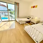 2 Palmhouse - Mar & Surf Holiday home